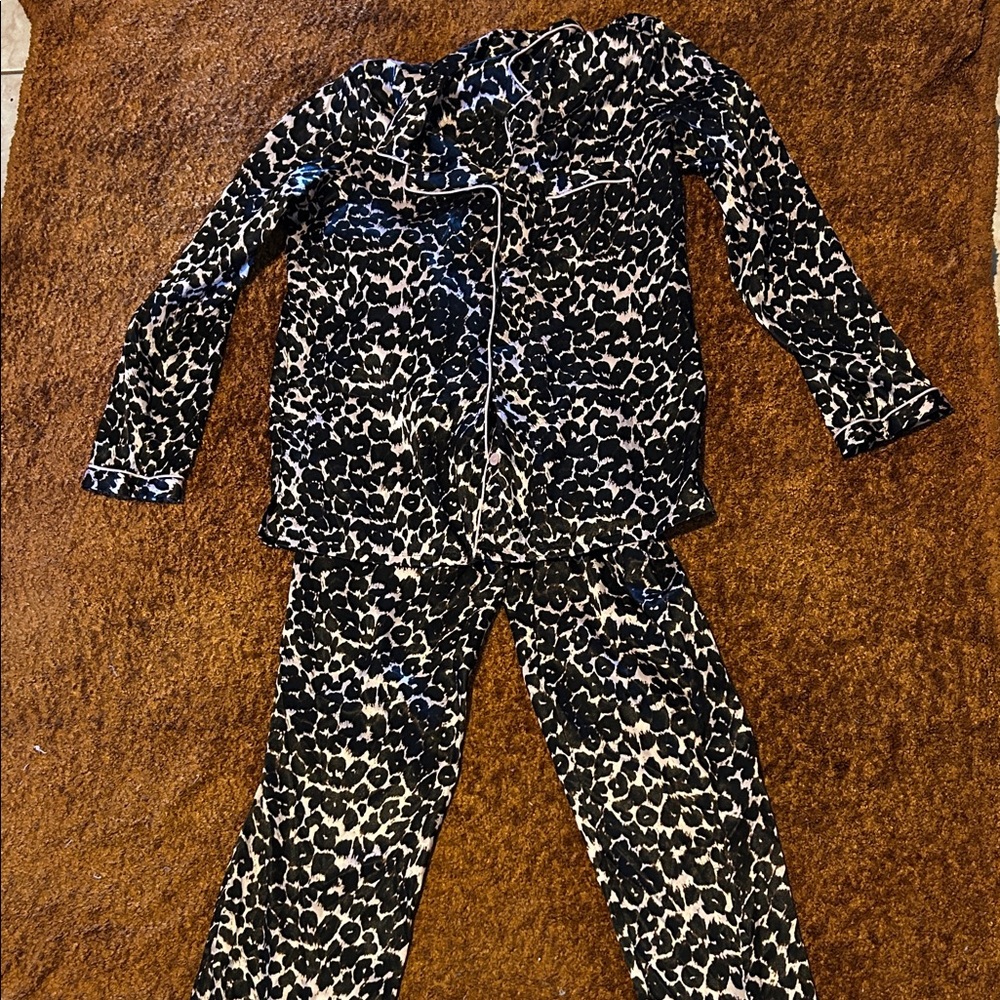Stylish Black and White Leopard Pajama Set